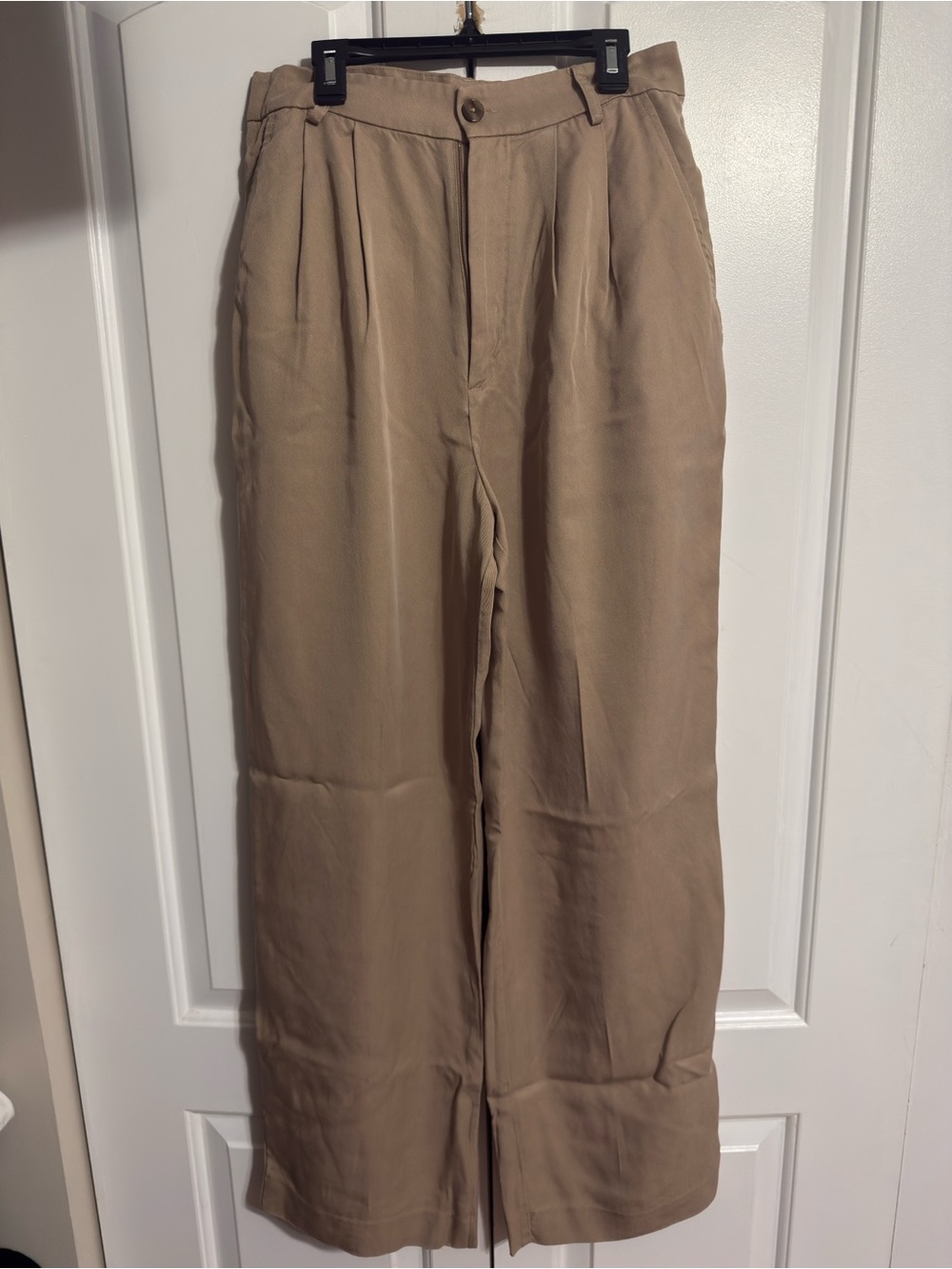 Reformation.. Mason Pants/ Size 6 / Color Tan - Picture 4 of 6